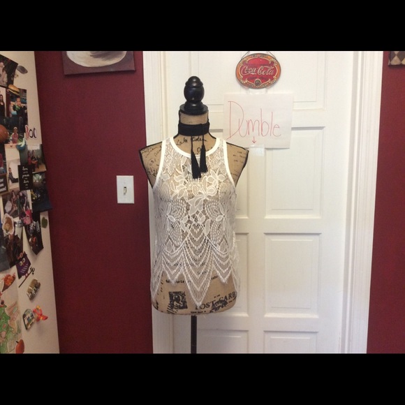 💕pretty white lace top💕 - Picture 4 of 8